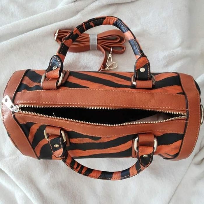 Malote Preto e Laranja (Portes Grátis)