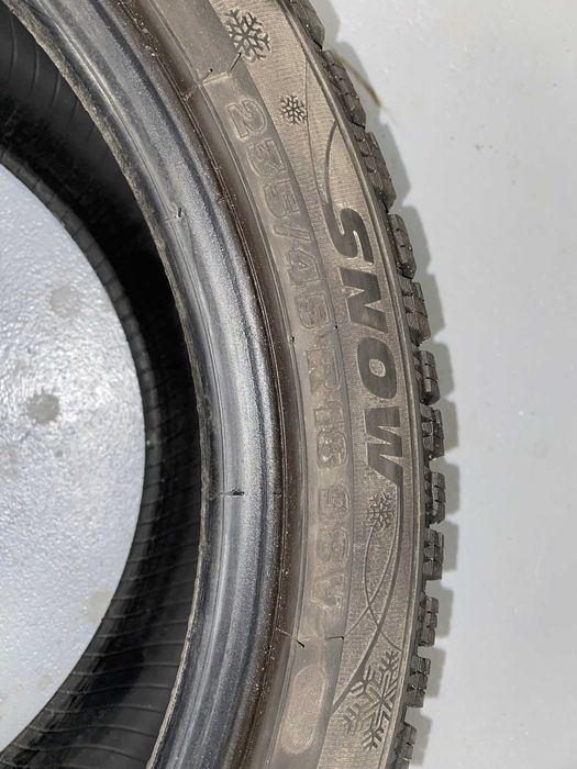 Opony zimowe Kormoran Snow 235/45R 18 98 V XL