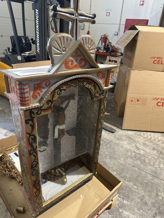 Oratorio Antigo em Madeira