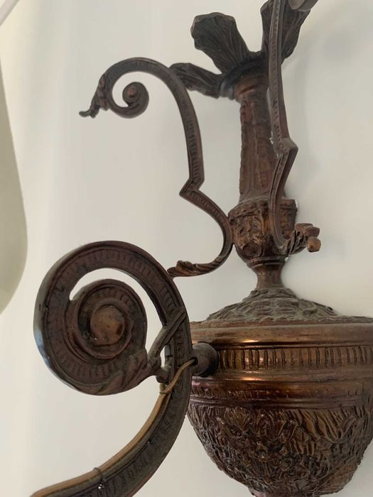 Par de Apliques de Parede Vintage em Bronze/Metal Trabalhado com Vidro Lapidado