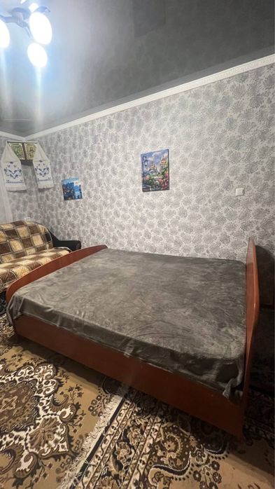 Продам ліжко з матрасом  2/1,8