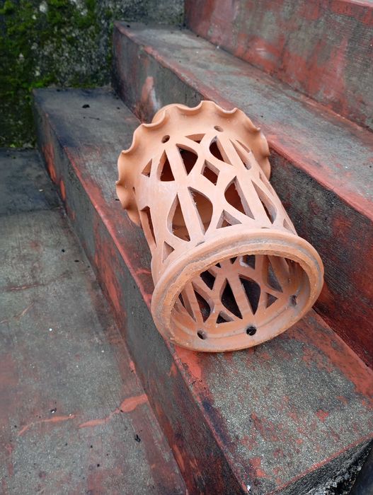 Peça de jardim em barro novo