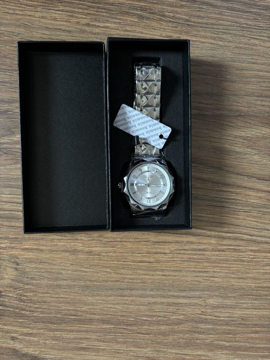 Elegancki srebrny zegarek