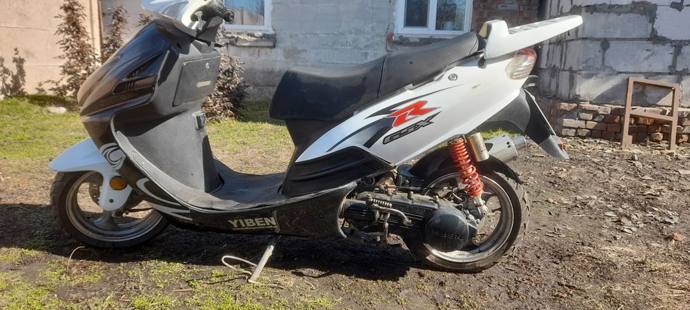 Продам скутер YIBEN