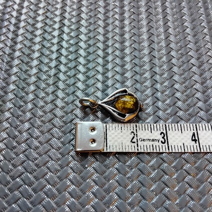 Bursztynowa zawieszka