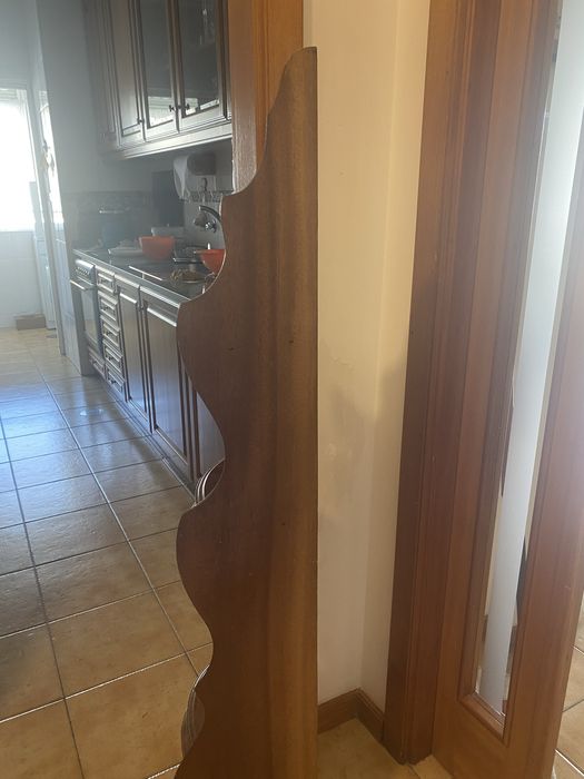 Móvel de canto em madeira