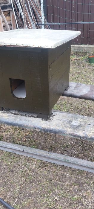 Будка для невеликої собаки