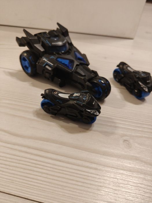 Samochód z motorami