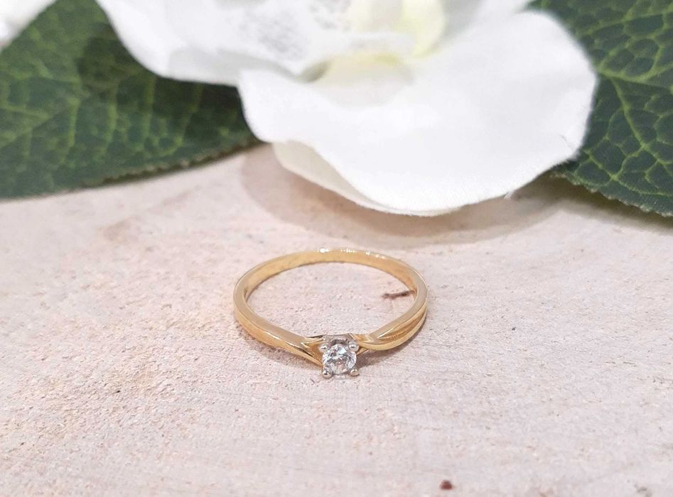 Złoty pierścionek p.585/1,68g z cyrkonią