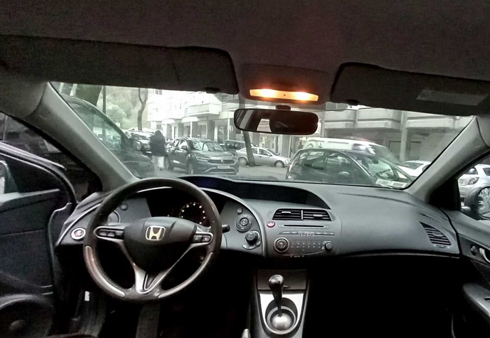 Honda Civic 2010 procura novo dono