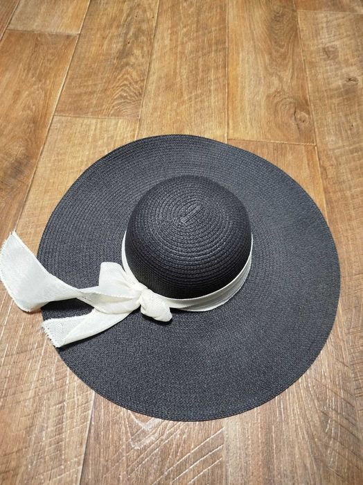 Пляжний капелюх чорний