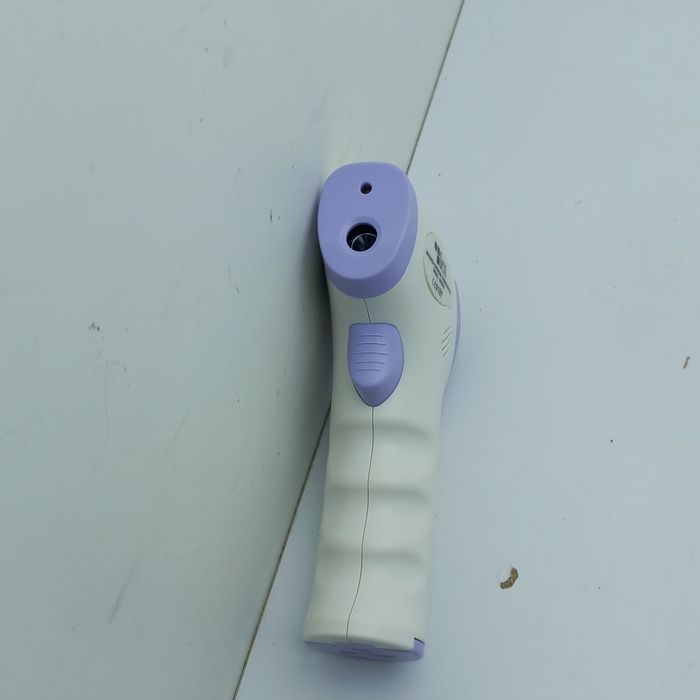 Termometr bezdotykowy elektroniczny medyczny GESS BK8005 + etui