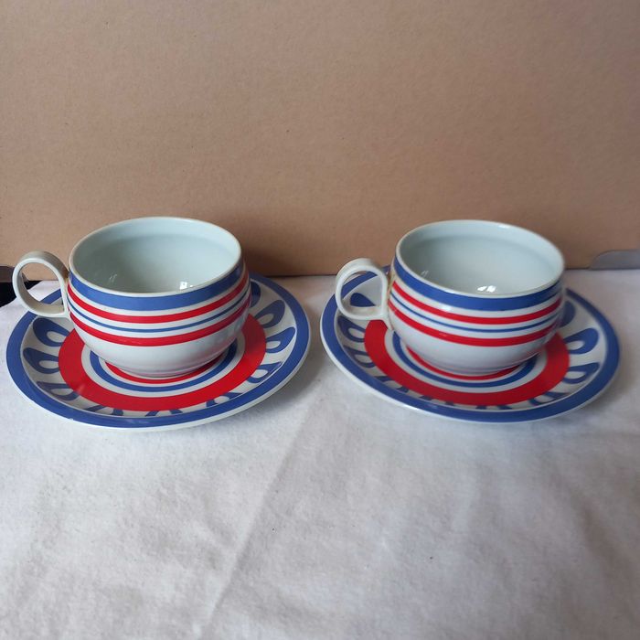 Par de chávenas com pires