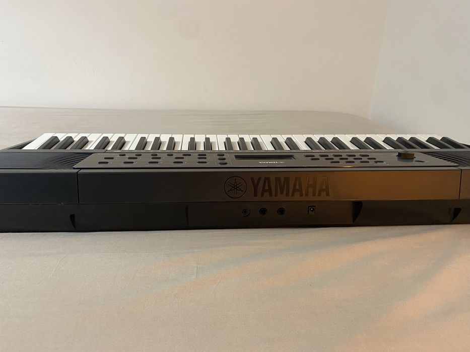 Teclado/piano Yamaha PSR-E273