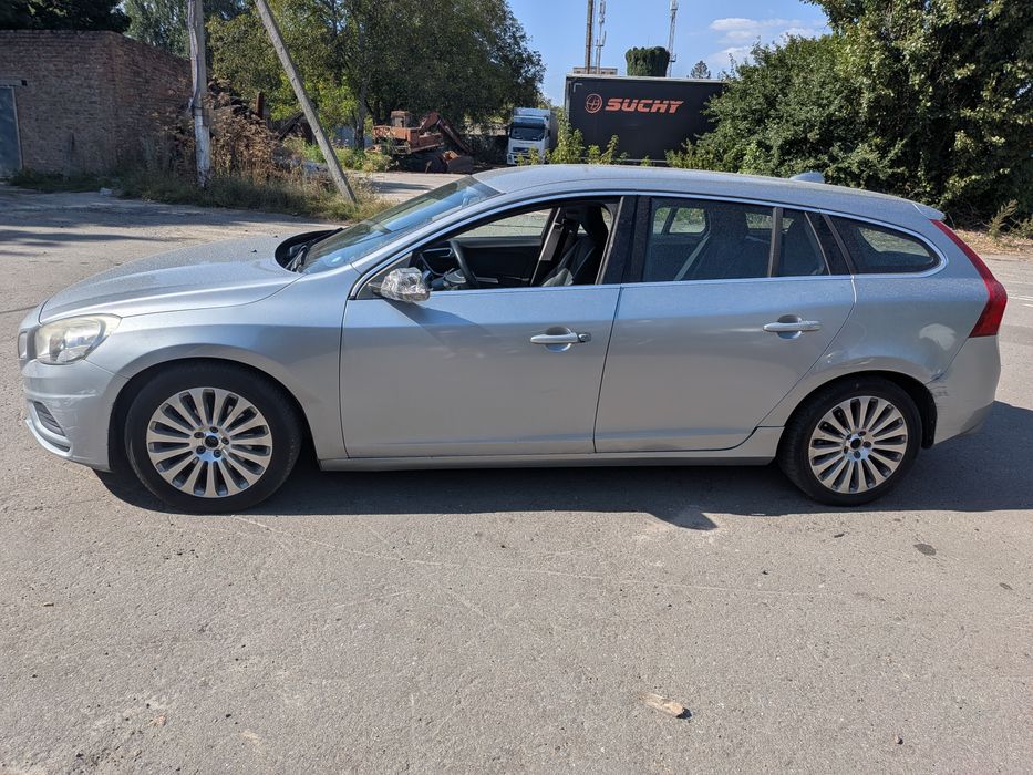 Передній бампер Volvo S60 V60 R-design 2011р 1.6d2