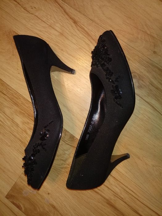 Czarne czółenka niskie szpilki rozm 38