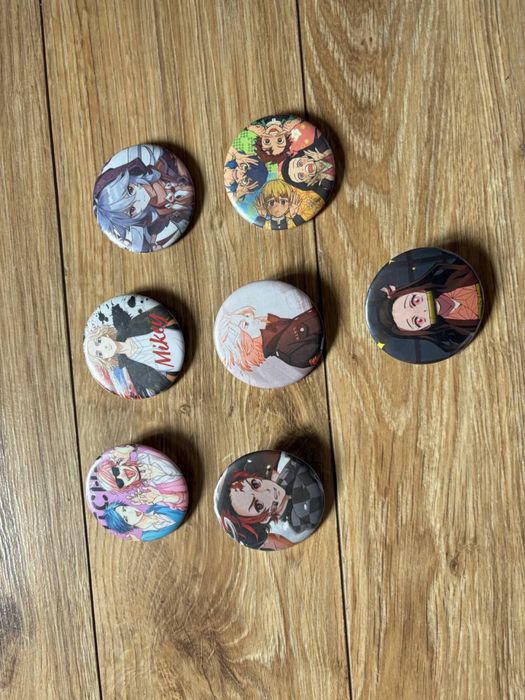 Продам аніме значки