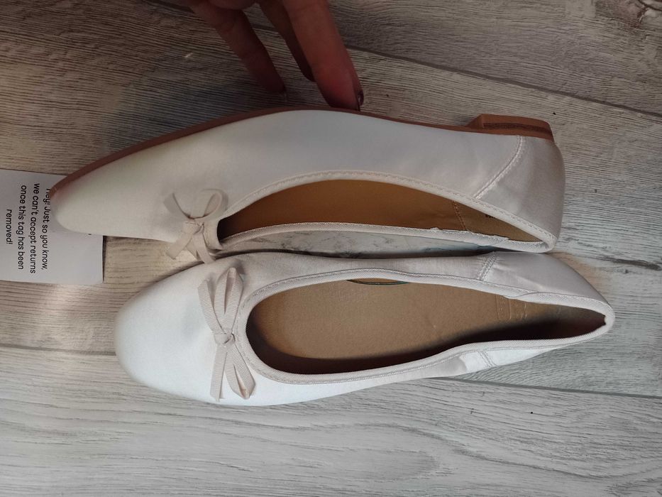 (40) ASOS) Kremowe baleriny wieczorowe z Londynu, NOWE