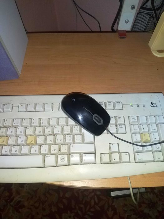 Продам комп'ютер з монітором, клавіатурою, мишкою, аудіоколонками.