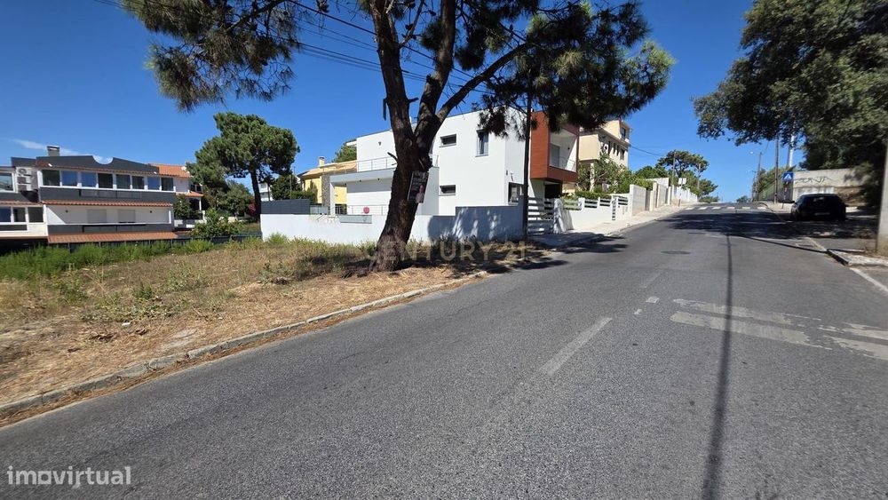 T5 Residential Construction Plot in Charneca de Caparica