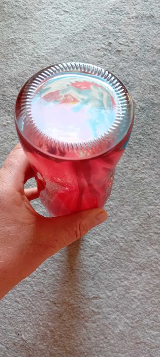 Sprzedam pustą butelkę po Coca-Coli.