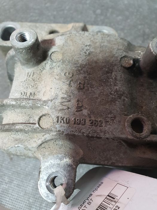 Подушка двигуна права Volkswagen touran, passat b7 2.0 tdi