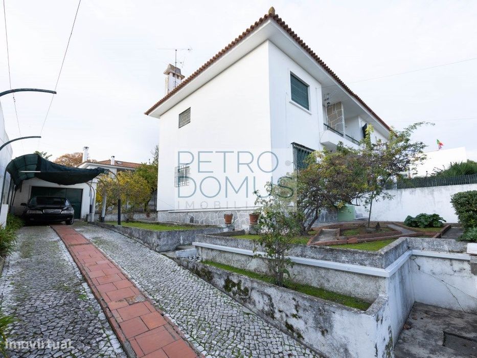 Moradia Geminada À Venda Em Alvalade - Excelente Oportunidade