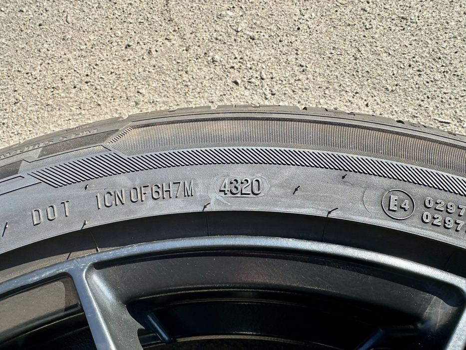 Продам майже нові літні шини Barum Bravuris 5HM 235/50 R19