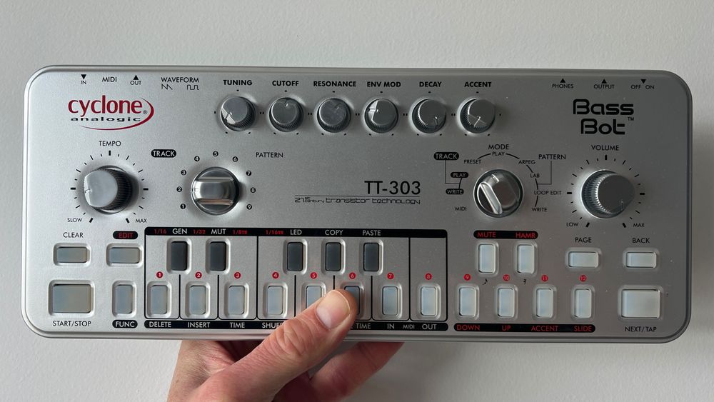 Bassbot TT-303 Roland TB-303 clone