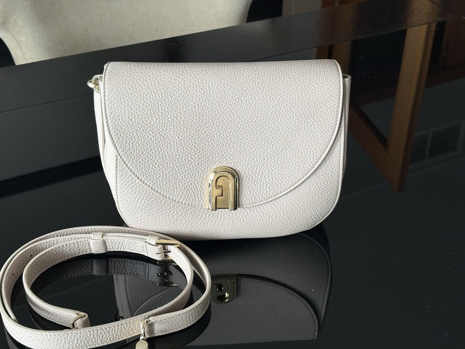 Mala Furla - com alça para uso tiracolo e outra mais pequena