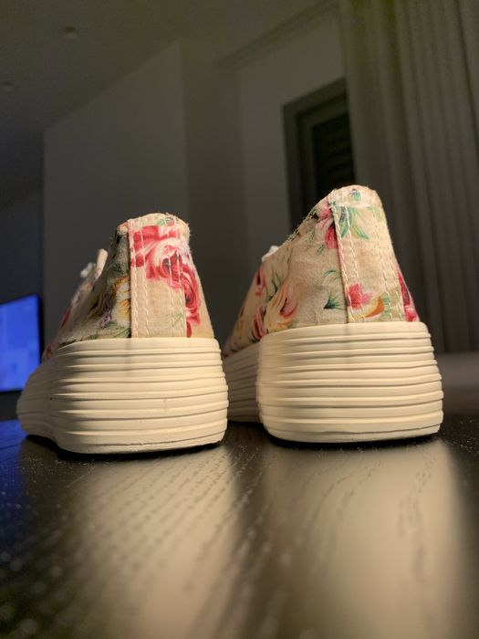 Saparilhas com Plataforma como Novas