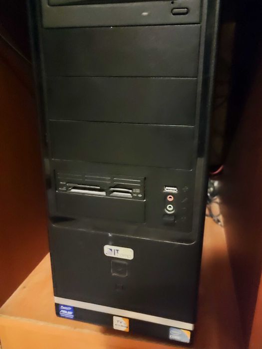 Продам комп'ютер,монітор та системний блок имонитор. в подарок колонки