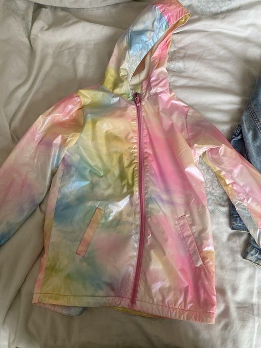 Sprzedam 3 kurtki wiek 8-9 lat