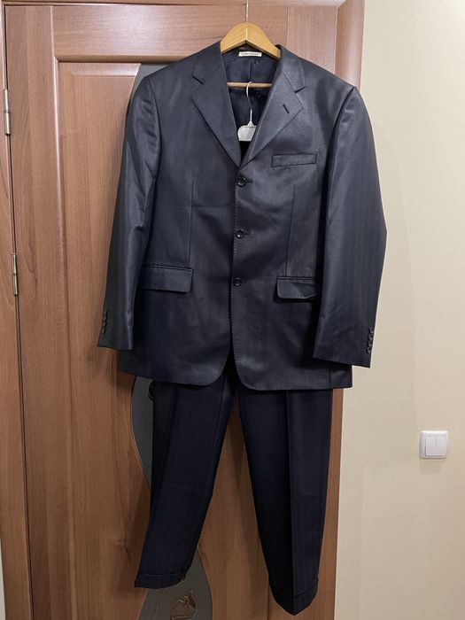 Чоловічий костюм uomo lardini чорного кольору 52 розмір