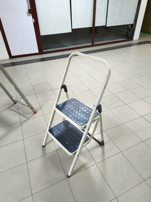 Escadote usado 2 degraus