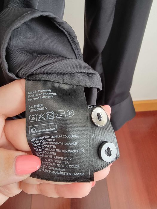 Camisa preta fluida H&M, tamanho 34