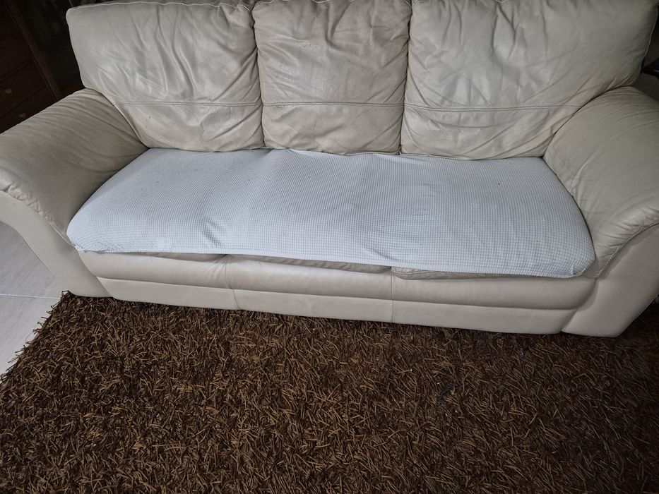 Sofás de pele  marca chateau d'ax  de 3 lugares  1 de 2 lugares ,
