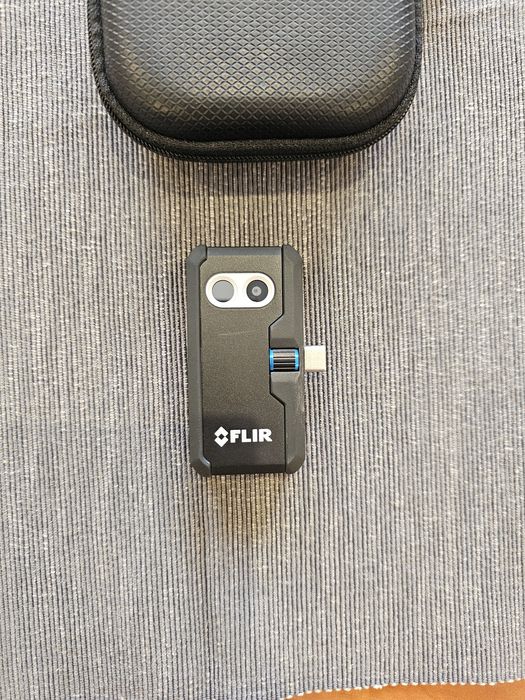 FLIR ONE Pro USB-C — Câmara Térmica para Smartphone USB-C