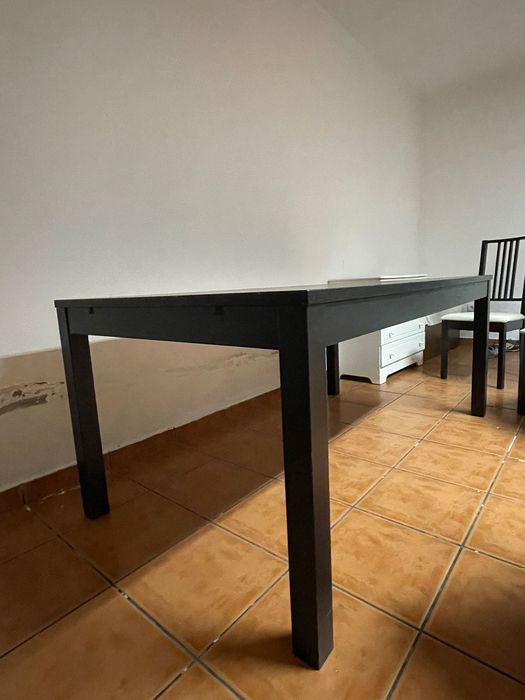 Mesa de jantar extensível com cadeiras