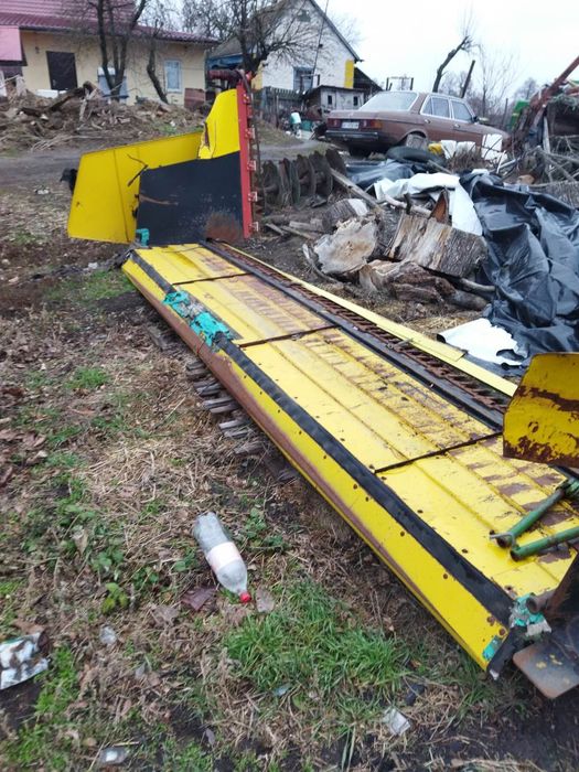 Ріпаковий стіл John Deere