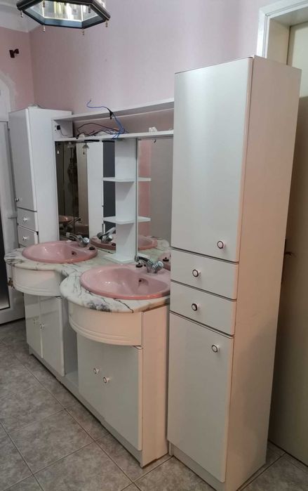 Armário de casa de banho com lavatórios