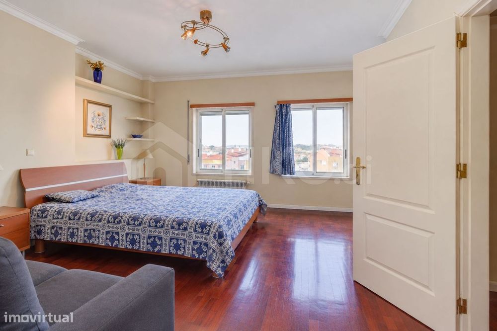 T4 com 209 m², vista 360º, sol todo o dia e garagem de 78 m² | Corroio