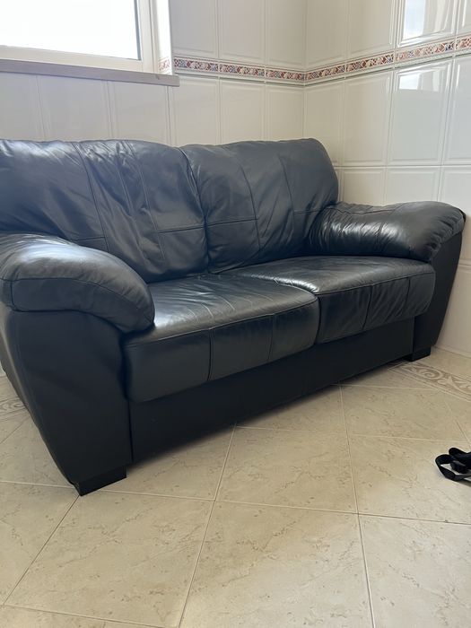Sofá preto de couro
