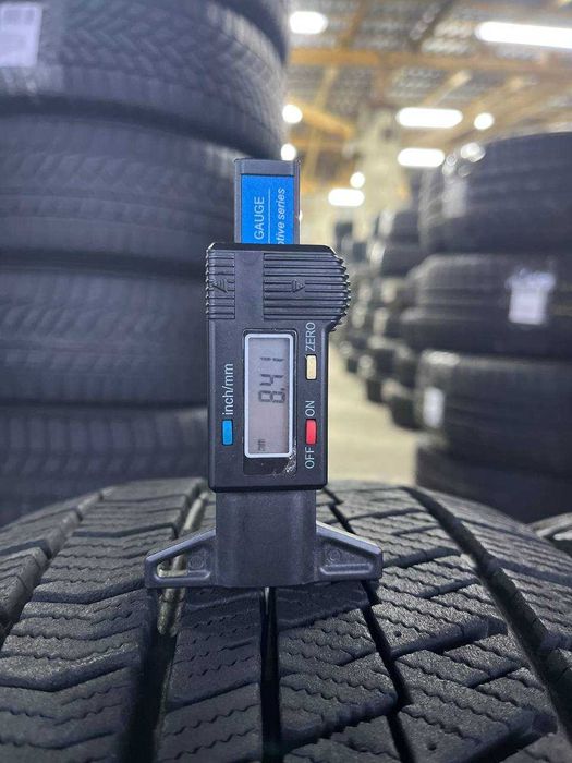 Шини вживані зимові 225/55 R17 BRIDGESTONE BLIZZAK VRX2