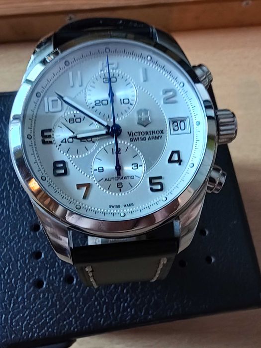 Zegarek Victorinox Swiss Army Ambassador XL 46 mm (b.d. stan)