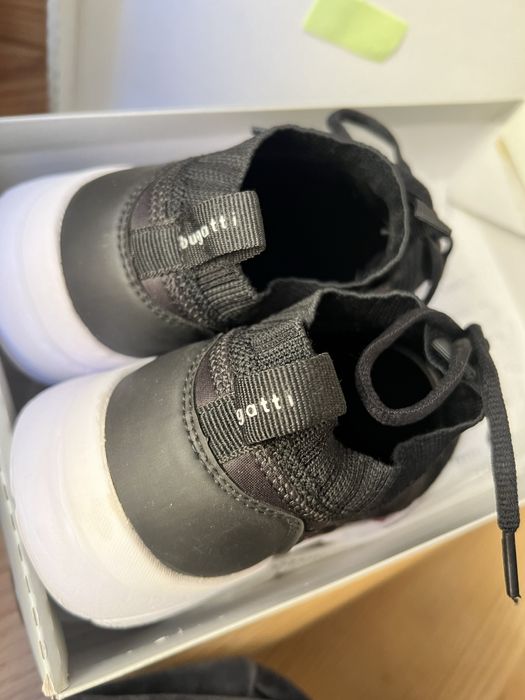 Кросівки жіночі Bugatti