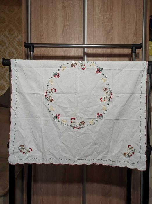 Детская скатерть с вышивкой 80х80 см