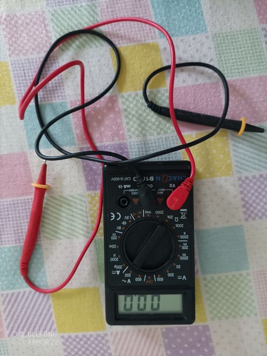 Multímetro i tesouras de poda vindima