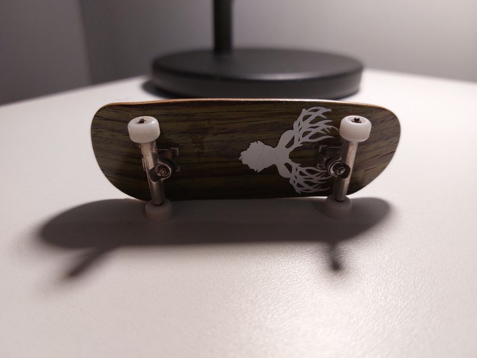 Fingerboard grand fingers