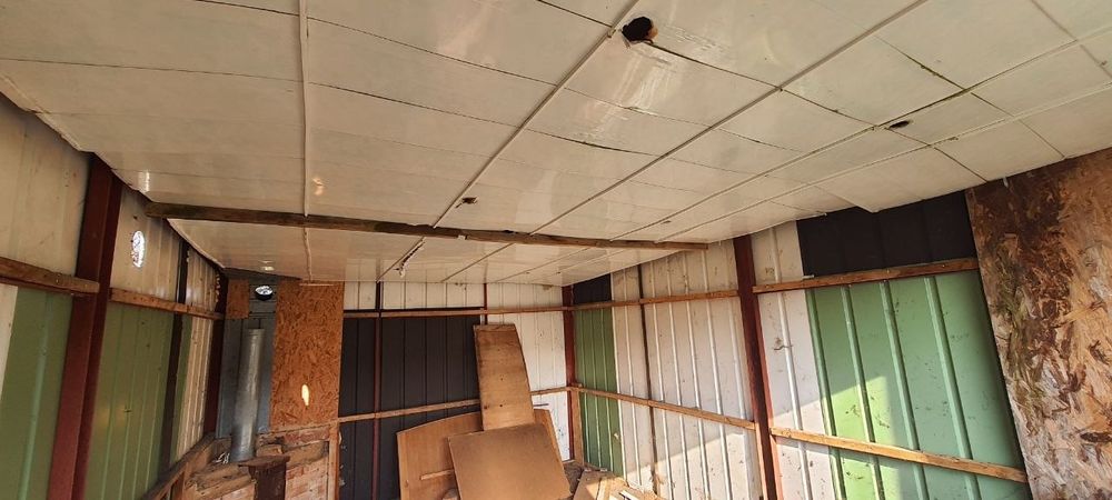 Продам дачу  возле озера с контейнерами